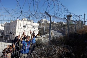 palestinians fence